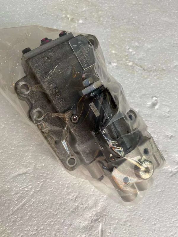 2058 K9T06-V Części hydrauliczne koparek D4 06228 Układ sterowania Aktuator Regulator pompy