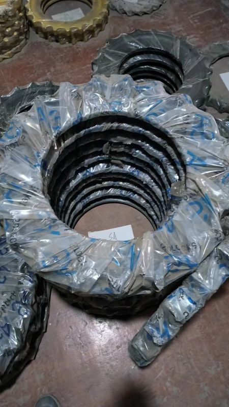 Sk200 Części koparki pod podwoziem Części torów torów torów torów torów butów top bottom roller sprokcet idler