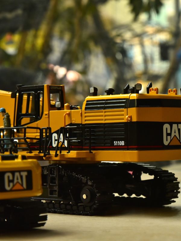 Carter CAT5110B kolekcja dużych koparek model pojazdów inżynierskich razem symulacja metalu ozdoby ręcznik