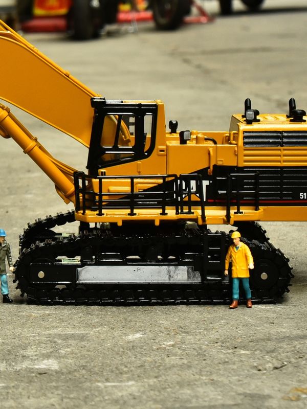 Carter CAT5110B kolekcja dużych koparek model pojazdów inżynierskich razem symulacja metalu ozdoby ręcznik