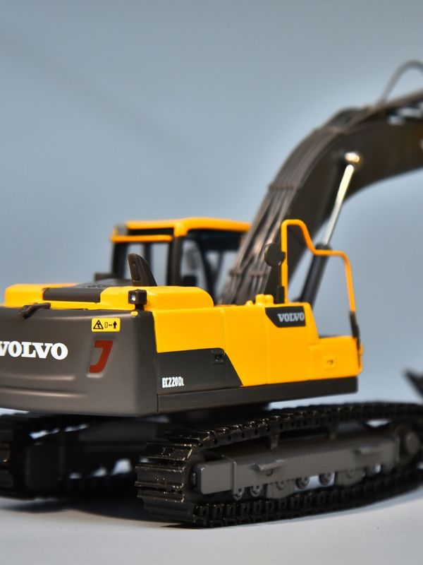Model koparki VOLVO Volvo EC220DL ze stopu oryginalnego symulacji pojazdu inżynieryjnego ozdoby koparki