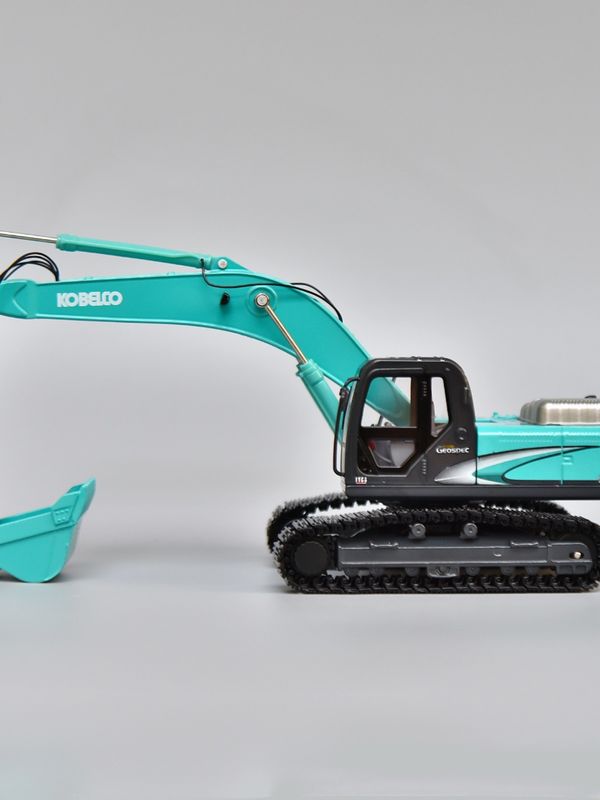 KOBELCO SK330 Wykopaliska stopowa Model 1/50 W skali metalowej Zbiórkowa zabawka dekoracyjna