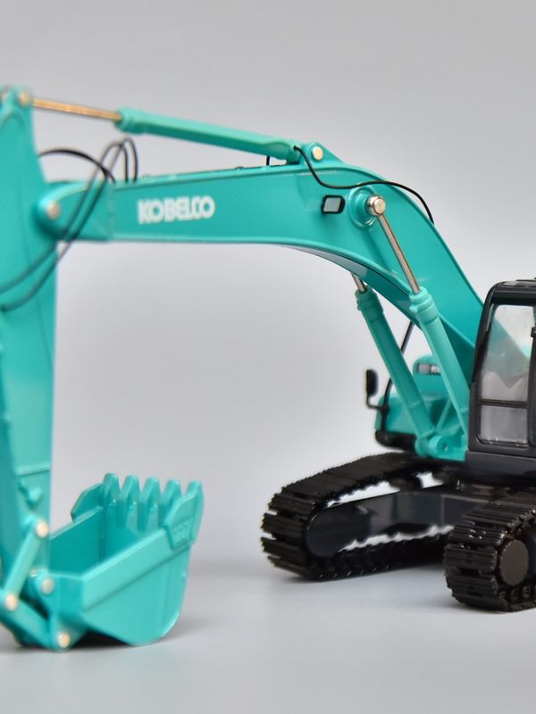 KOBELCO SK330 Wykopaliska stopowa Model 1/50 W skali metalowej Zbiórkowa zabawka dekoracyjna