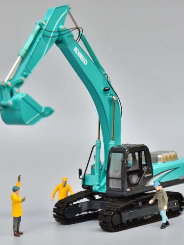 KOBELCO SK330 Wykopaliska stopowa Model 1/50 W skali metalowej Zbiórkowa zabawka dekoracyjna
