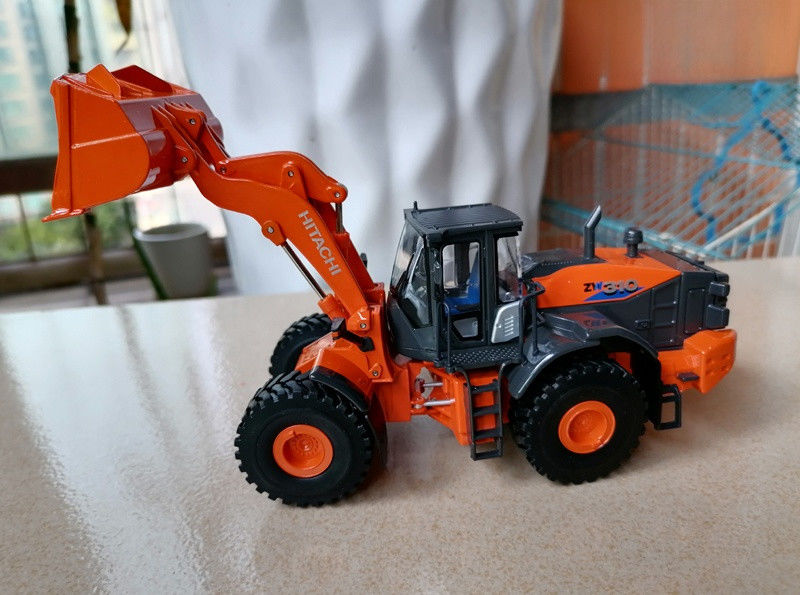 Autentyczny 1/50 Hitachi ZAXIS250LC-5 ZX200 ZX350LC-6 Ekskawator Model Toy Diecast