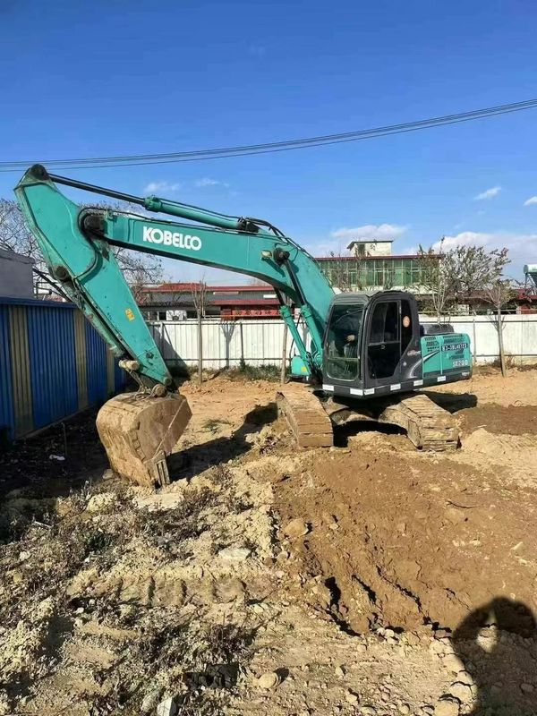 Sprzedawana używana koparka hydrauliczna Kobelco SK200-8 - niezawodna i wydajna