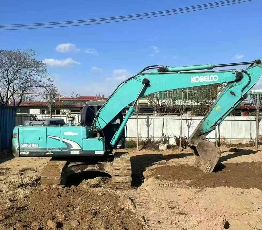 Sprzedawana używana koparka hydrauliczna Kobelco SK200-8 - niezawodna i wydajna
