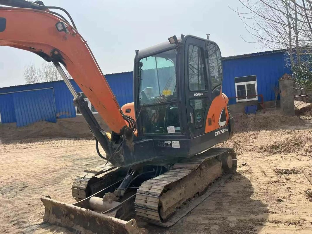 Dobrze utrzymany używany 2020 Doosan DX60-9C 6 ton grabarz do prac krajobrazowych