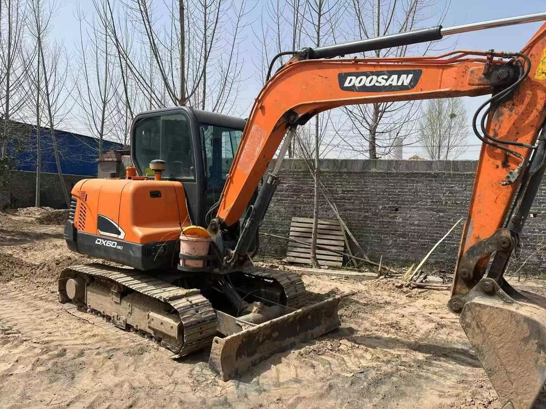 Dobrze utrzymany używany 2020 Doosan DX60-9C 6 ton grabarz do prac krajobrazowych