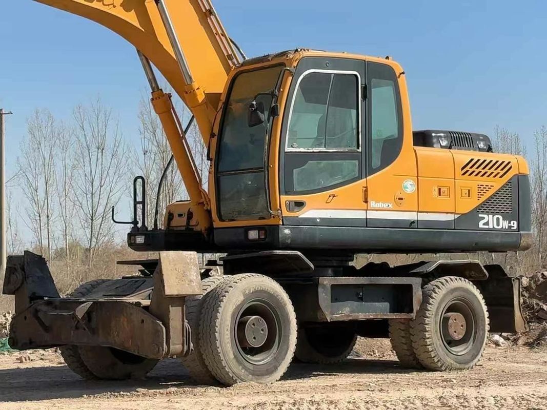 Używany koparka kołowa Hyundai 210-9 z 2014 roku, niezawodny stan, na sprzedaż, w przystępnej cenie