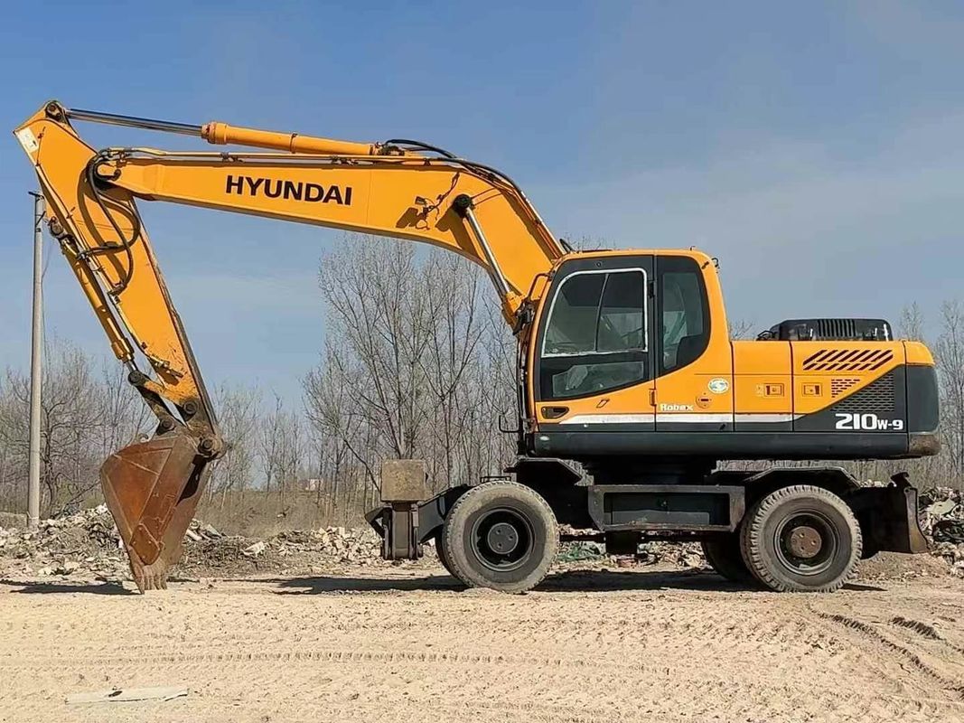 Używany koparka kołowa Hyundai 210-9 z 2014 roku, niezawodny stan, na sprzedaż, w przystępnej cenie