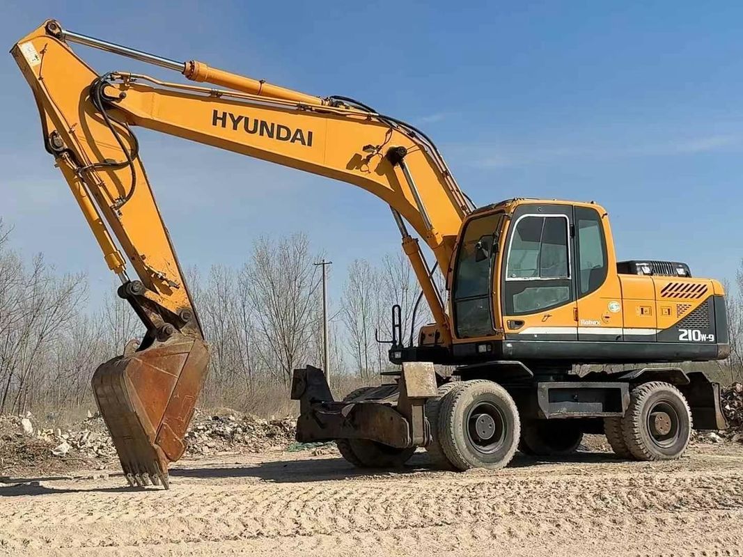 Używany koparka kołowa Hyundai 210-9 z 2014 roku, niezawodny stan, na sprzedaż, w przystępnej cenie
