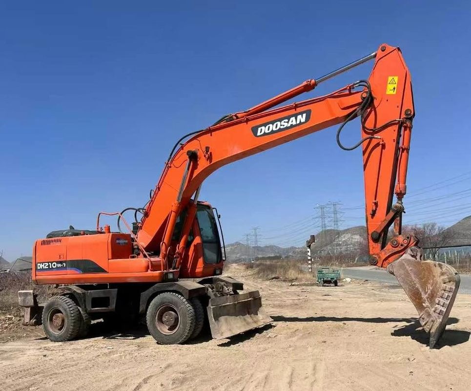 Używany grabarz kołowy Doosan DH210 z napędem hydraulicznym i ciężarem roboczym