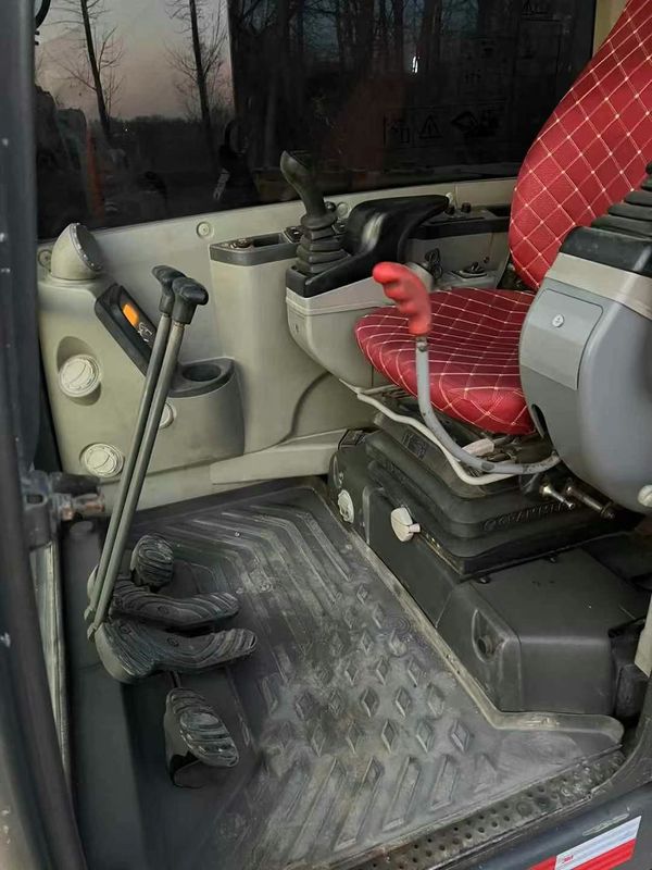 Zastosowany Volvo EC80 Performance Black Excavator dla projektu budowy ciężkich urządzeń
