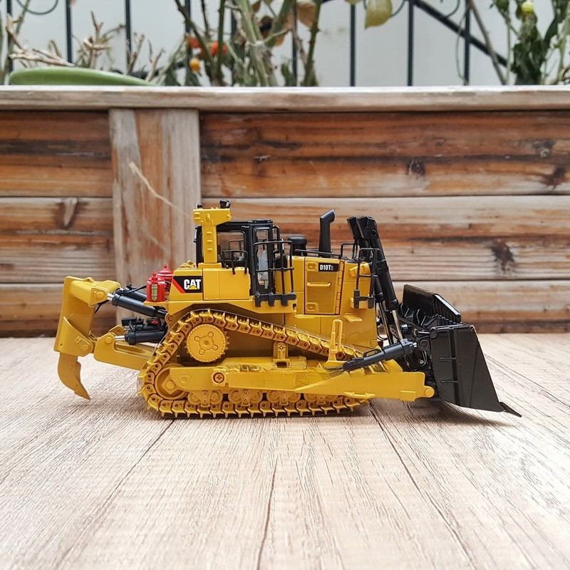 DM 1/50 D10T2 Model spycharki gąsienicowej odlewanej z metalu pojazd budowlany 85532C kolekcjonerski