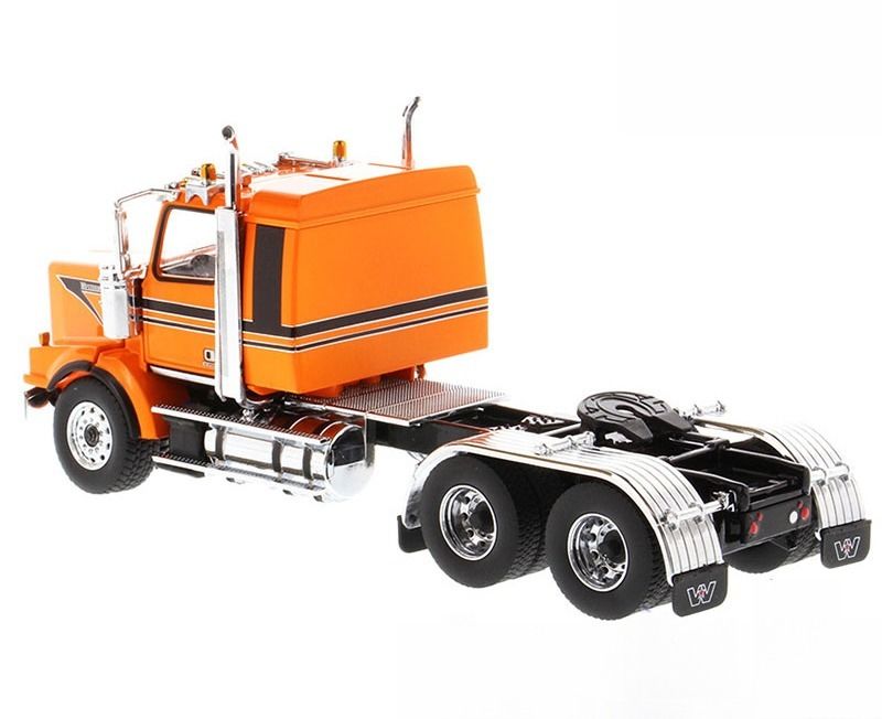 DM Western Star 4900 SB International 2-osiowa amerykańska ciężarówka z platformą 1/50 Model 71063