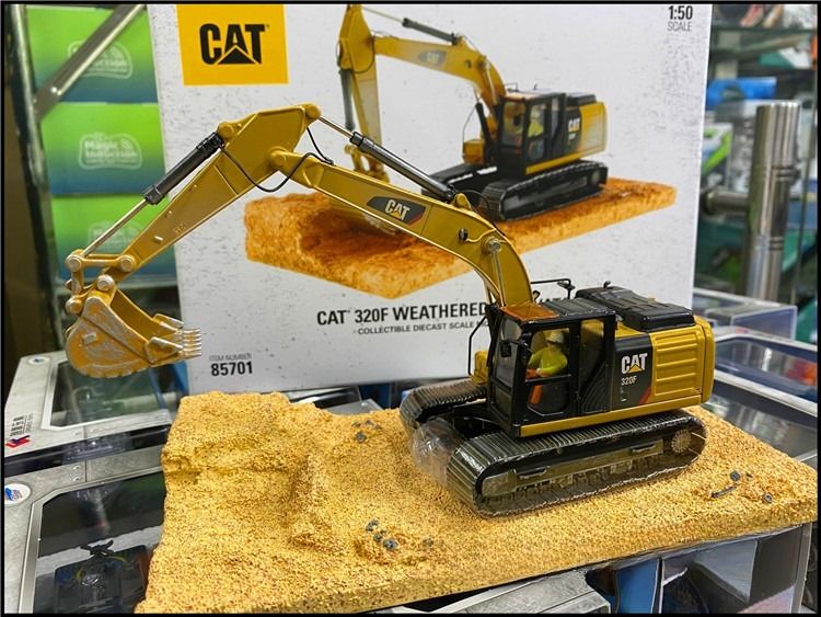 Diecast Masters DM 85701 Caterpillar 320F Hydraulic Excavator 1:50 Model inżynieryjny Diecast