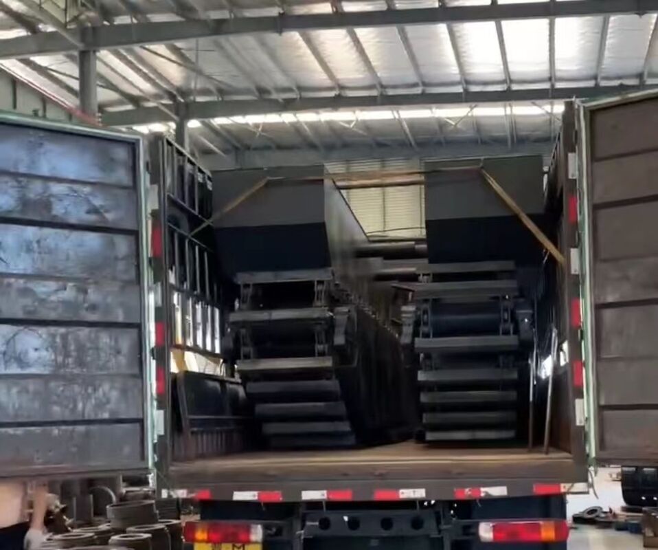 Dostosowanie 20-tonowych pontonów do koparki amfibii, pływającego podwozia do projektów na terenach bagiennych i miękkich gruntach