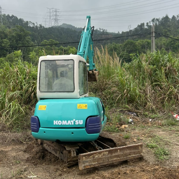 Koparka kompaktowa Komatsu PC30-7 z kabiną Używana minikoparka 3 ton - Maszyny Komatsu do drobnego kopania, mini sprzęt o niskim zużyciu paliwa na sprzedaż