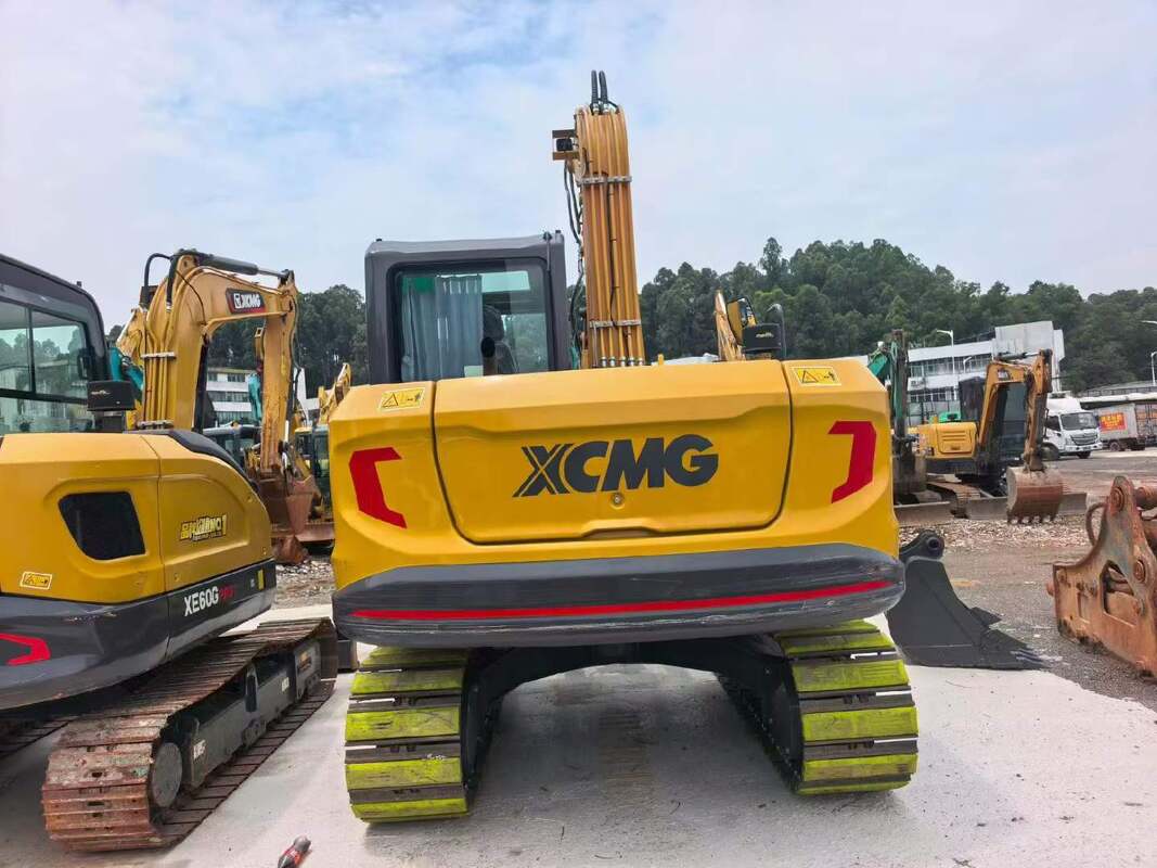 98% Nowa koparka XCMG XE75G z gumowymi podkładkami